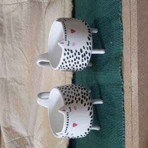 Standing cat mugs